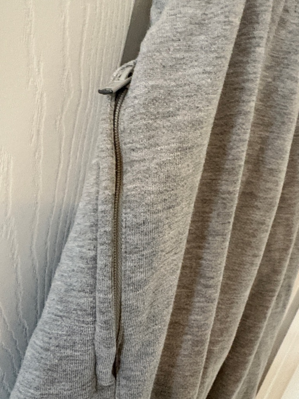 ALO Yoga Chill Sweatpants - Picture 5 of 7